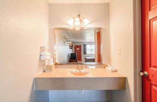 Aurora Hotel | Capital O Aurora Inn Monett US 60