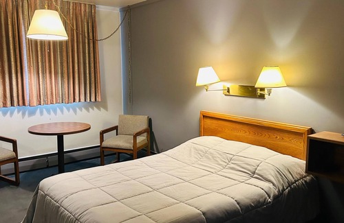 Alpine Township Hotel | Swan Inn Motel