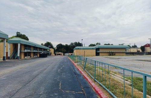 Lawton Hotel | Capital O Travelers Inn Lawton Fort Sill