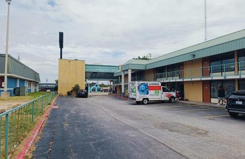 Lawton Hotel | Capital O Travelers Inn Lawton Fort Sill