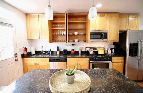 Kingman Park Casa | Capitol Hill Gem, Free Parking, Steps to Metro, Sleeps 6