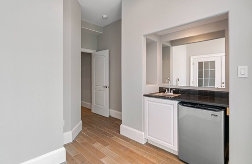 Southeast Casa | Capitol Hill Hidden Gem with an impeccable roof top view!
