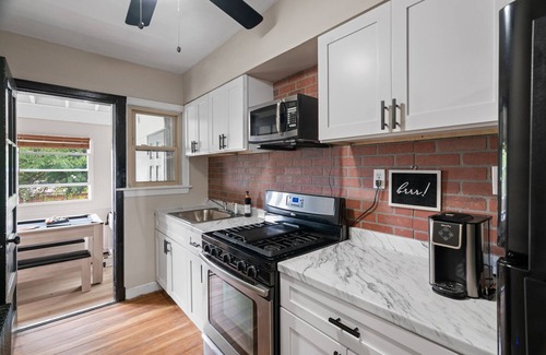 Fairlawn Condominio | DC Retreat in Capitol Hill—Pets, Parking & Metro