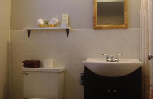 Ivy Lea Hotel | Capricorn Motel Royale 1000 Islands