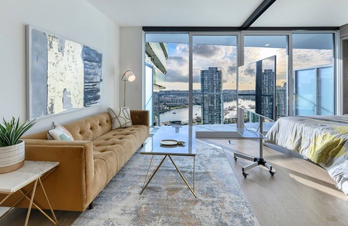 Central Apartamento | Capricorn Palace at DT Vancouver