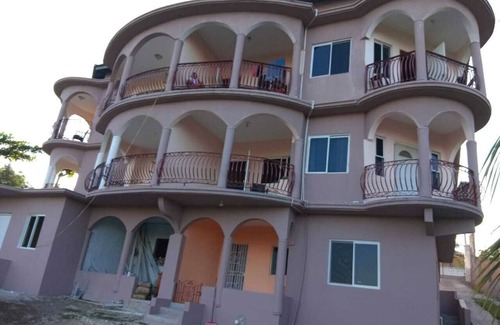 West Gate Hills Apartamento | Capricorns Retreat 1 BR 1 BA furnished