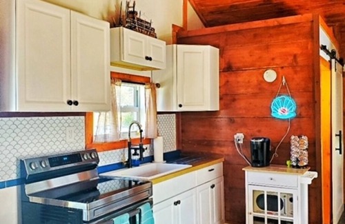 Stuart Cabaña | Captain Cove’s Cottage - Oasis by the Marina