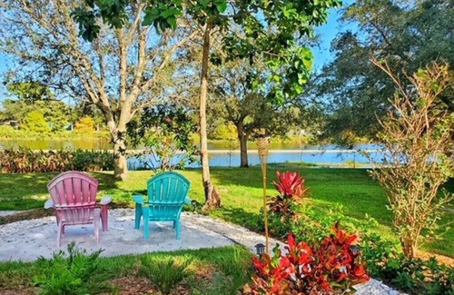 Stuart Cabaña | Captain Cove’s Cottage - Oasis by the Marina