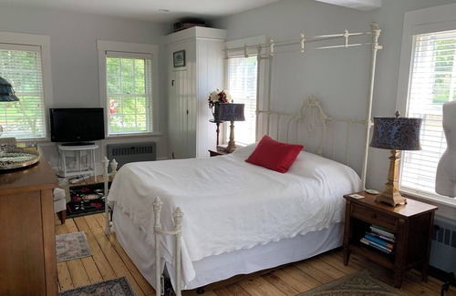 Harwich Port Cama Y Desayuno | Captain Ellis Antique Home in Harwich Port, Cape Cod, MA - 1 Room Rental