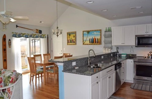 Chincoteague Casa | Captain Jay's Retreat-Pool, Close to Downtown