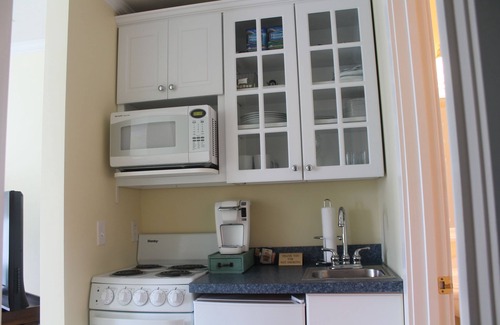 Grand Haven Cabaña | Captain's Cottage Suites
