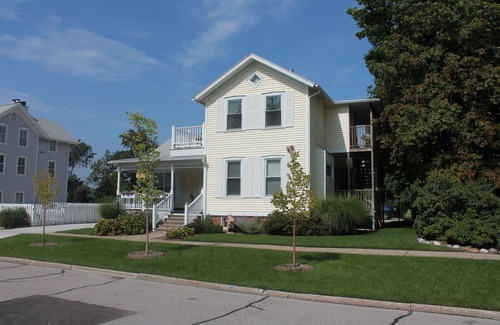Grand Haven Cabaña | Captain's Cottage Suites
