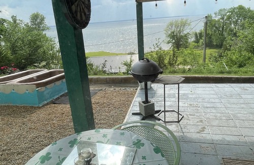 Saratoga Cabina | CAPTAIN'S QUARTERS cabin overlooking Lake millwood, Saratoga, Ar