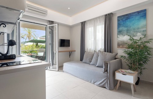 Yenion Casa | Captain's Seafront Apartments
