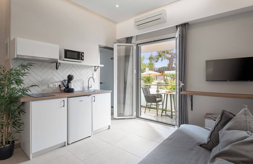 Yenion Casa | Captain's Seafront Apartments