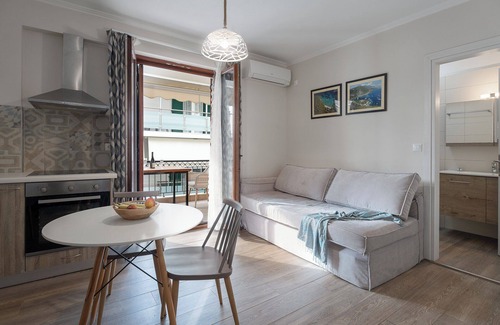Yenion Casa | Captain's Seafront Apartments