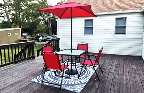 Willoughby Spit Casa | Captains Cottage, large deck, view of water!