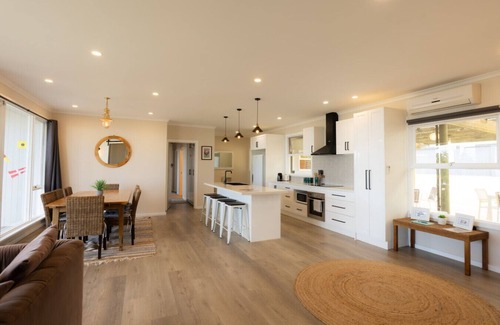 Kangaroo Island Casa | Captains on the Seafront -Large 4br 2bth-Rare Find