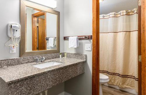 Eastham Hotel | Captains Quarters Motel & Conference Center