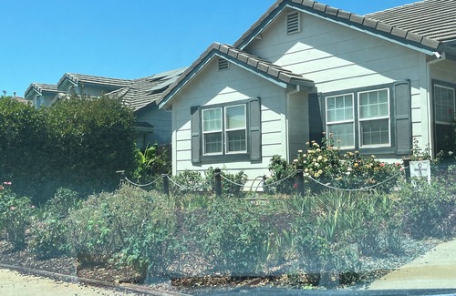 Ione Apartamento | Captains Quarters PVT. Bed Bath and BBQ with a Mother Load of Charm