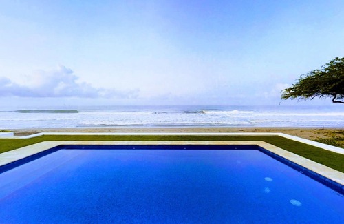Playa Colorado Casa | Captiva: Hacienda Iguana's Premier Surf-front Home (7bdr, 8bth, full deluxe)