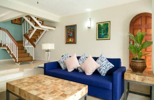 Kingston Casa | Captivating 2-Bed Town-House in Kingston