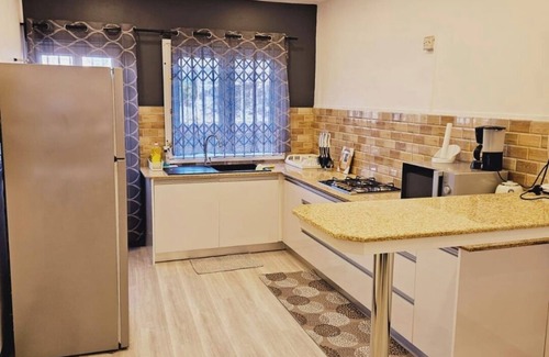 Flic-en-Flac Apartamento | Captivating 3-bed Apartment in Flic en Flac