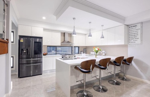 Edmondson Park Casa | Captivating 5BR Pet Friendly Home with Fully Fully Equiped Kitchen And Fast WIFI