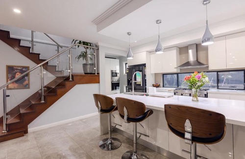 Edmondson Park Casa | Captivating 5BR Pet Friendly Home with Fully Fully Equiped Kitchen And Fast WIFI