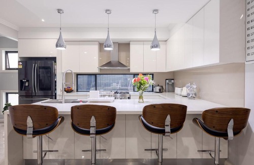 Edmondson Park Casa | Captivating 5BR Pet Friendly Home with Fully Fully Equiped Kitchen And Fast WIFI