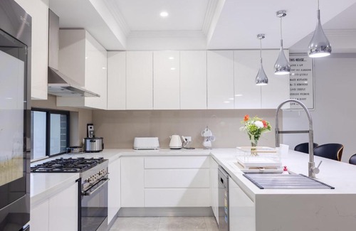 Edmondson Park Casa | Captivating 5BR Pet Friendly Home with Fully Fully Equiped Kitchen And Fast WIFI
