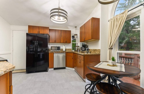 West Linn Casa | Great Deals on Summer Stays!