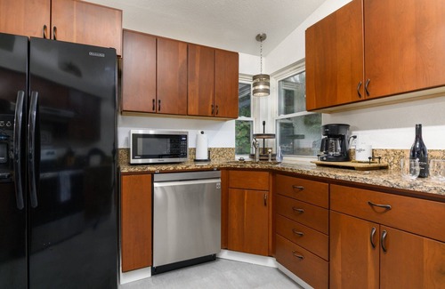 West Linn Casa | Great Deals on Summer Stays!
