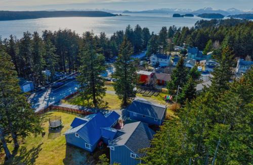 Kodiak Apartamento | Captivating Coastline 2 BR Retreat with Ocean View
