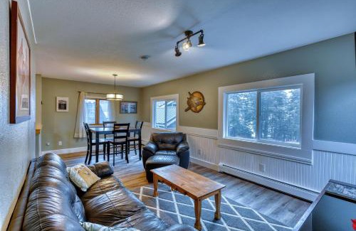 Kodiak Apartamento | Captivating Coastline 2 BR Retreat with Ocean View
