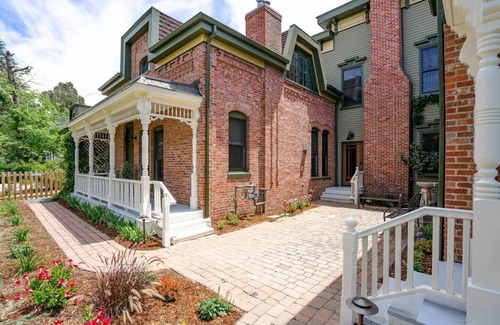 Five Points Apartamento | Captivating Cowgirl | Beer + Wine | Sleeps 4