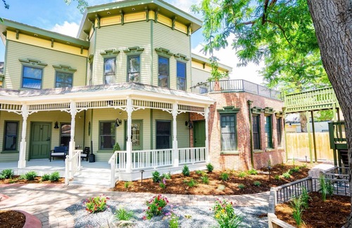 Five Points Apartamento | Captivating Cowgirl | Beer + Wine | Sleeps 4