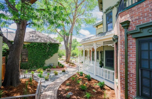 Five Points Apartamento | Captivating Cowgirl | Beer + Wine | Sleeps 4