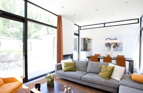 Velsen-Zuid Casa | Cautivador con la decoración de la chimenea
