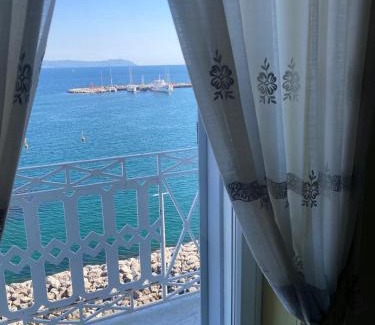 Chiaia Casa | Caracciolo Seafront Charme Home