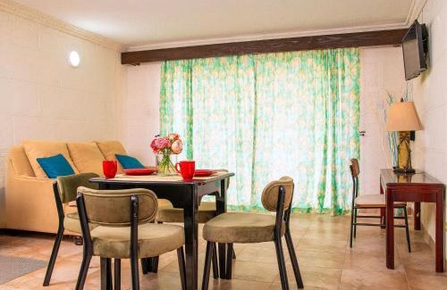 St. Lawrence Gap Apartamento | Carambola Hotel with Pool Access, Steps to Beach