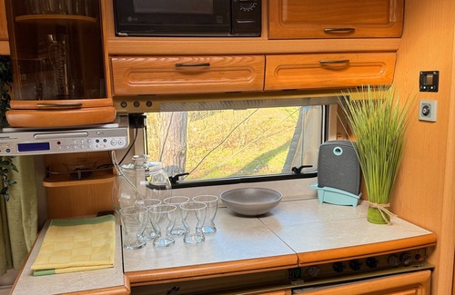 Plaue Casa | Caravana 'La Pura Vida' con terraza privada, jardín compartido y Wi-Fi