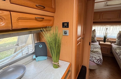 Plaue Casa | Caravana 'La Pura Vida' con terraza privada, jardín compartido y Wi-Fi