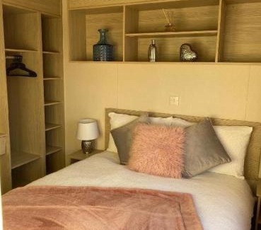 Kinmel Bay Otro | Caravan - 3 Bedrooms, Sleeps 8