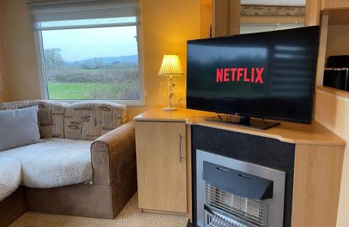 Forest of Dean Casa | Caravan 5 by The River Severn, dog friendly, great for contractors, walkers and fishing on the river