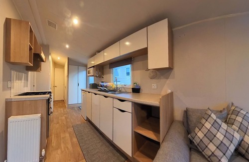 Newquay Cabina | Caravan at Newquay Bay Resort - 3 Bedrooms