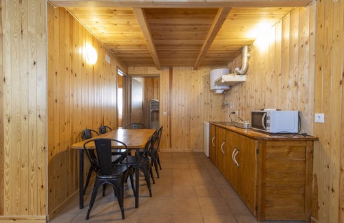Alos de Balaguer Alquiler De RV | Caravana 'Bungalow 2' con vistas a la montaña, Wi-Fi y aire acondicionado