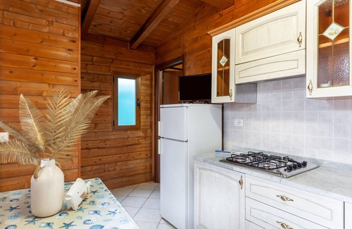 Marina di Massa Alquiler De RV | Caravan "Bungalow Ornella" with Private Terrace & Wi-Fi