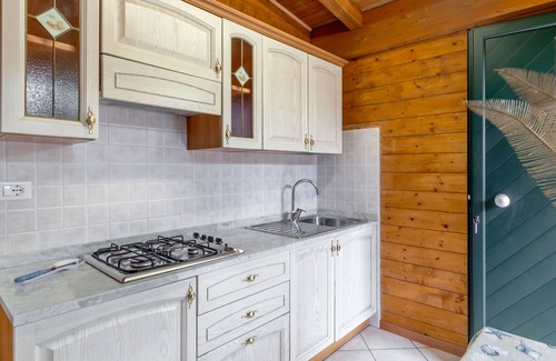 Marina di Massa Alquiler De RV | Caravan "Bungalow Ornella" with Private Terrace & Wi-Fi