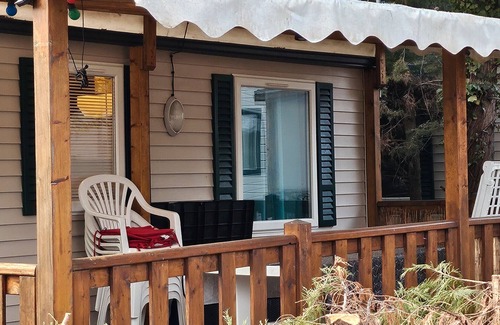 La Roque-d'Antheron Alquiler De RV | Caravan 'Mobil-home' with Shared Pool, Private Terrace and Air Conditioning